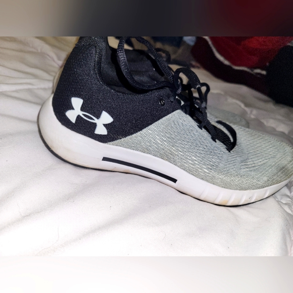 Under Armour Sneakers
